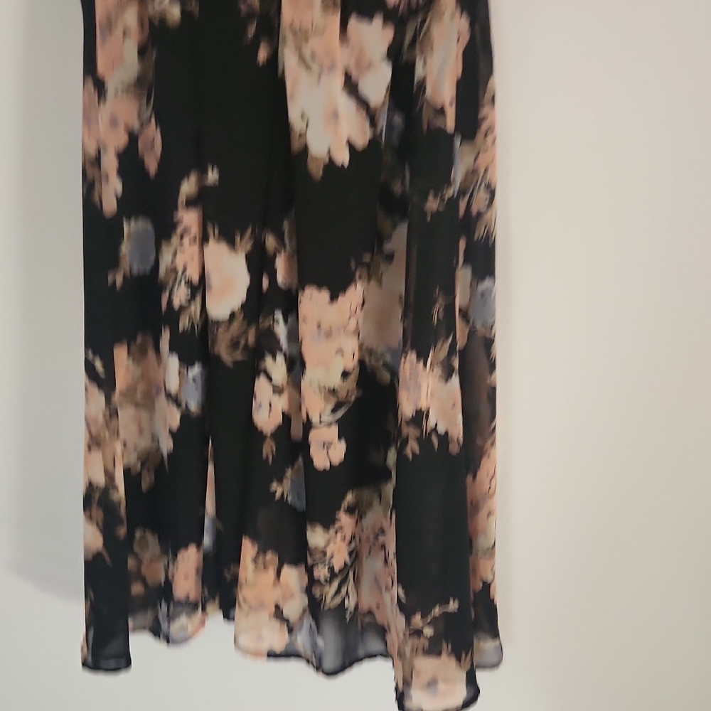 Beautiful Dress- Black Floral - Picture 4 of 4